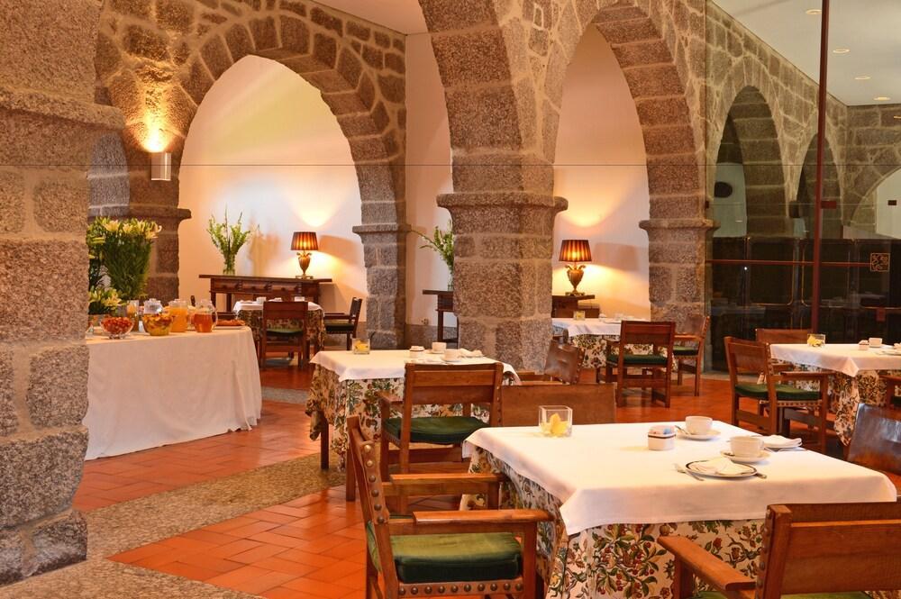 Pousada Mosteiro De Guimarães Extérieur photo Restaurant in Galicia, Spain