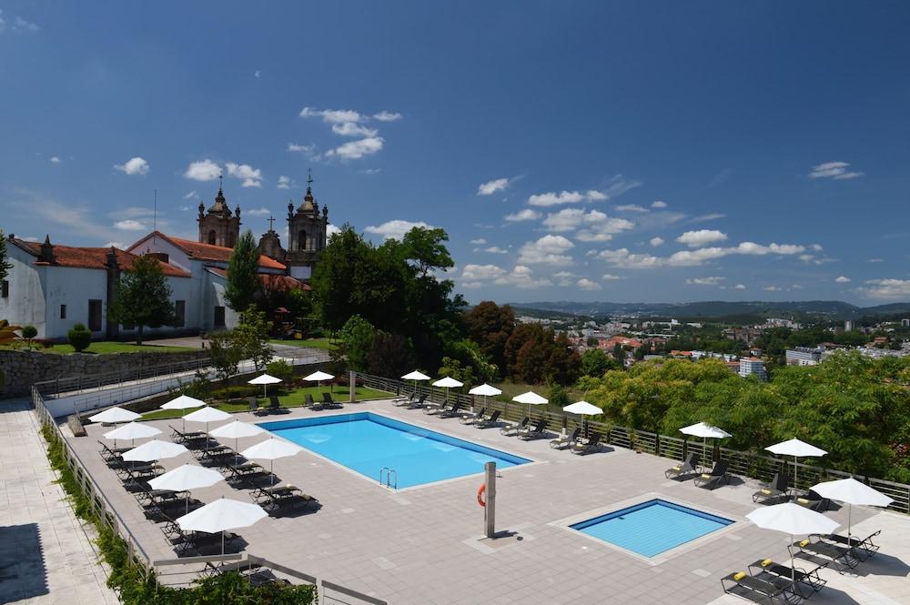 Pousada Mosteiro De Guimarães Extérieur photo The swimming pool at the Hotel