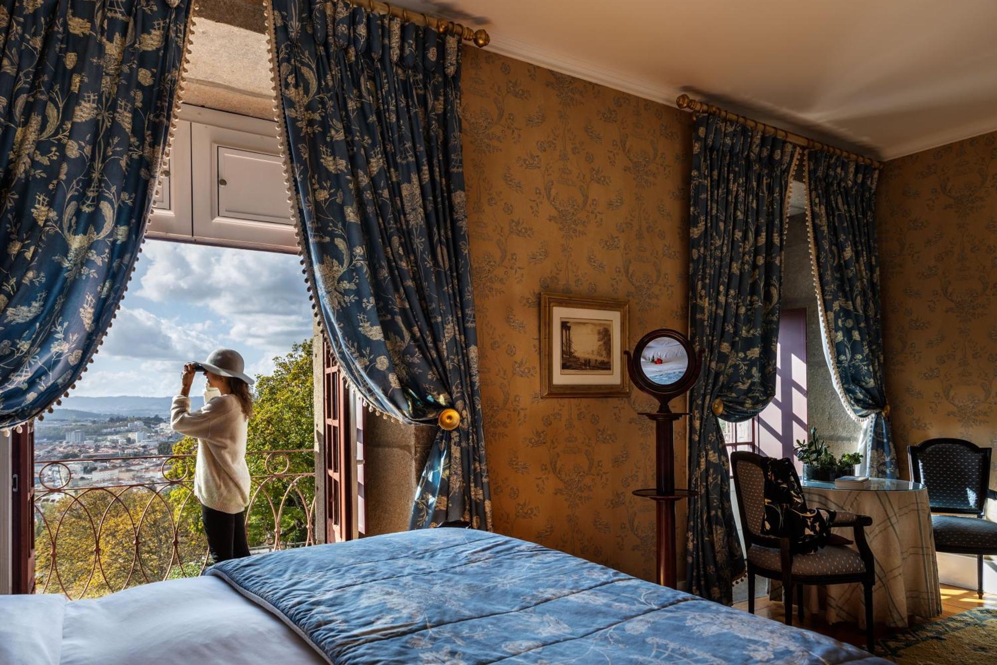 Pousada Mosteiro De Guimarães Extérieur photo A guest room at the Belmond Villa San Michele