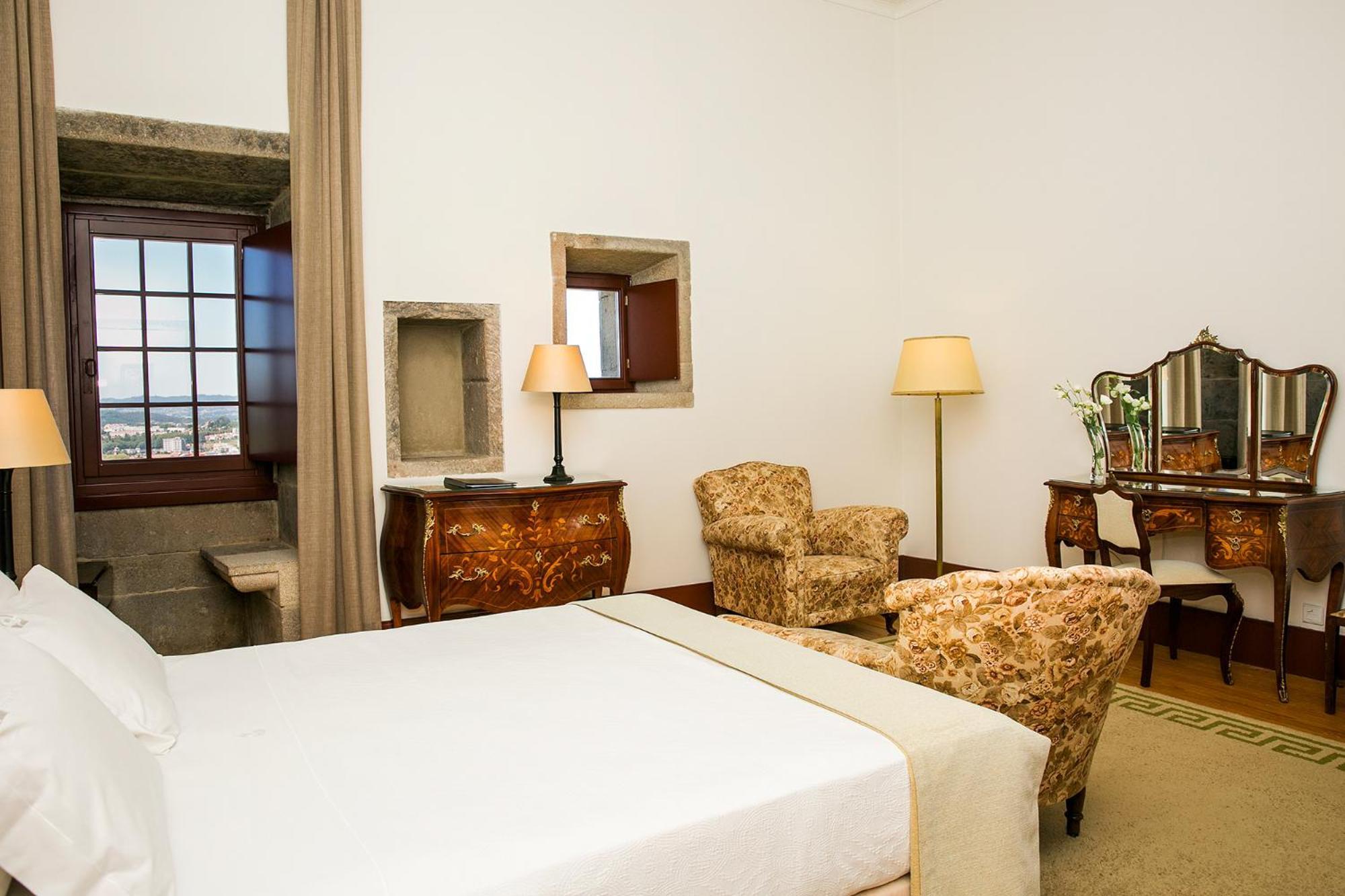 Pousada Mosteiro De Guimarães Extérieur photo A bedroom at the Hotel