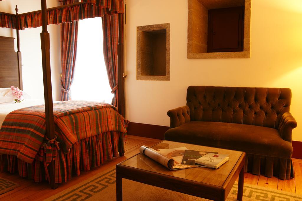 Pousada Mosteiro De Guimarães Chambre photo A room at the hotel