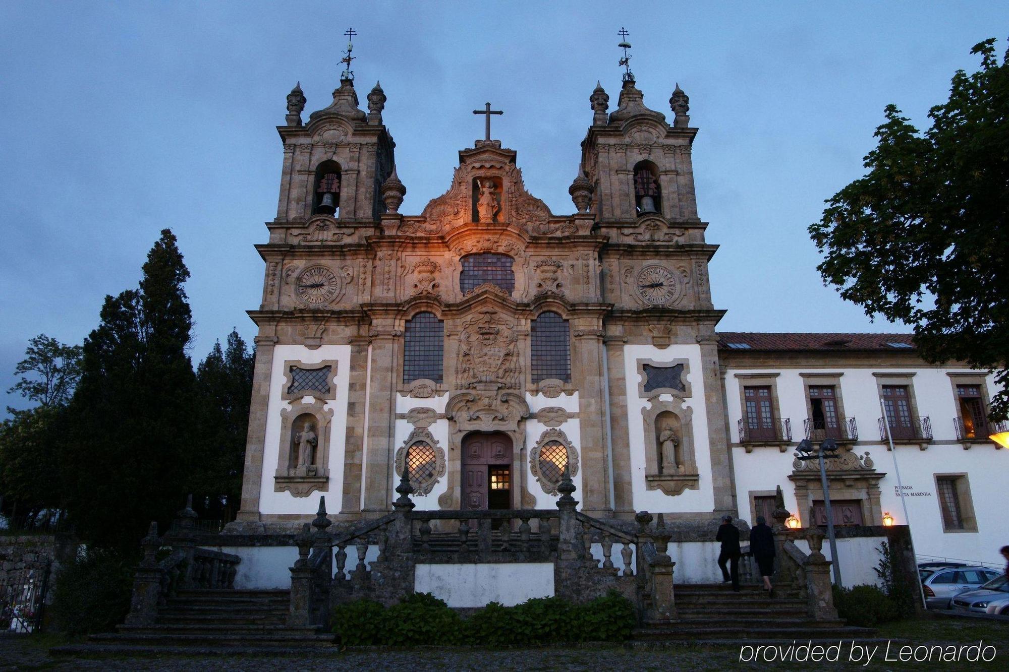 Pousada Mosteiro De Guimarães Extérieur photo The front facade of the church of the Pousada de Lindoso