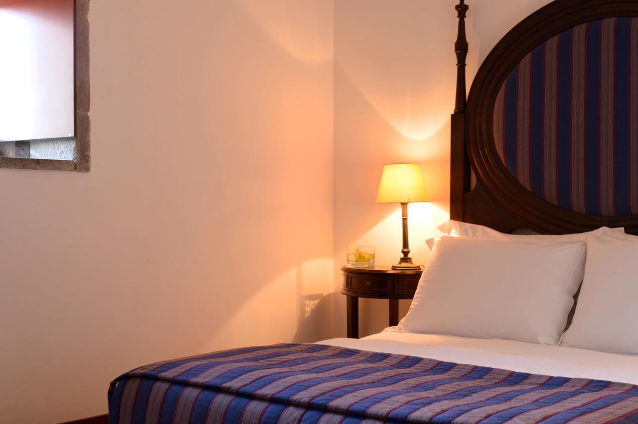 Pousada Mosteiro De Guimarães Extérieur photo A bedroom at the hotel