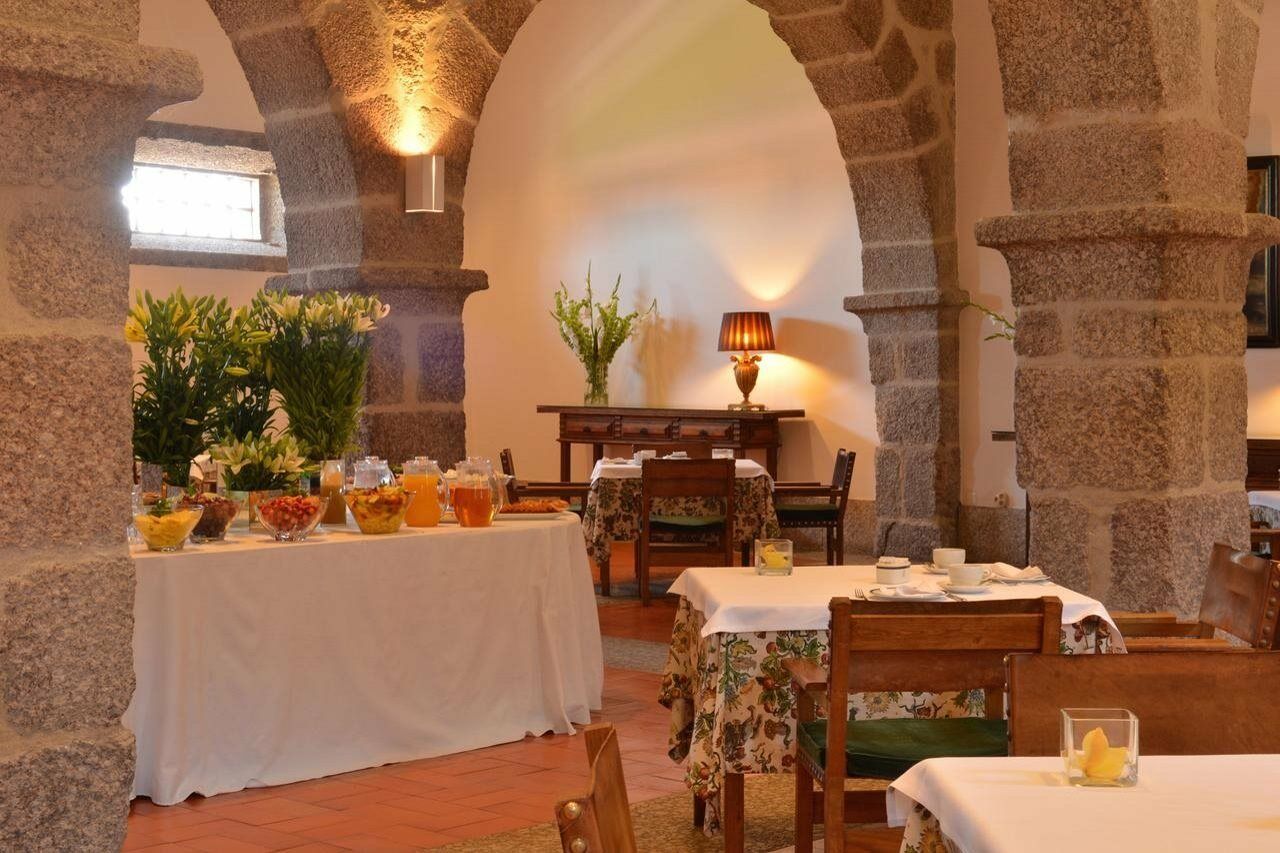 Pousada Mosteiro De Guimarães Extérieur photo The interior of the restaurant